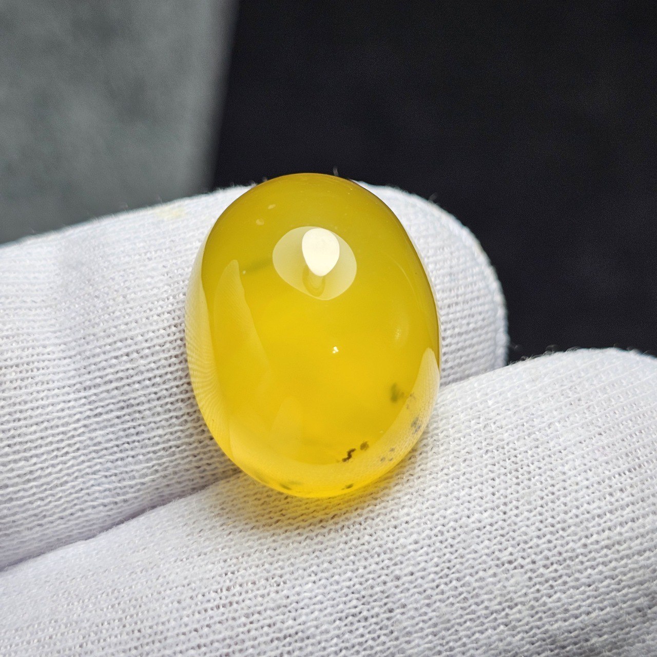نگین عقیق زرد