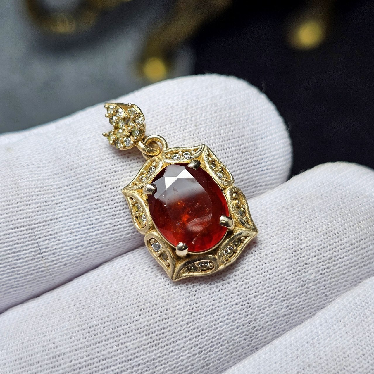 گارنت سرخ معدنی