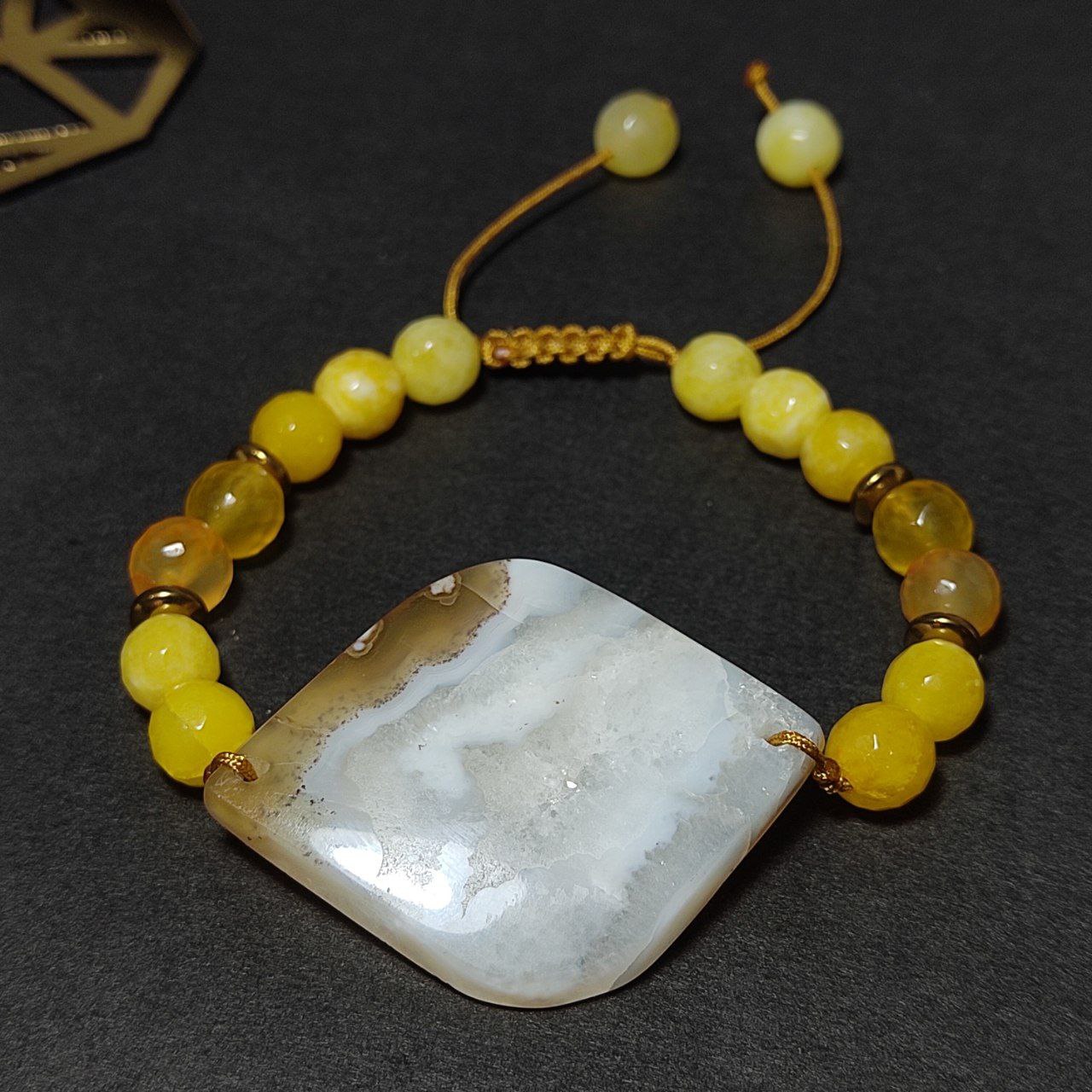 دستبند  با مهره های جید معدنی