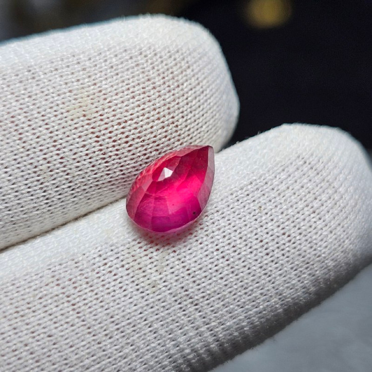 نگین یاقوت معدنی آفریقایی