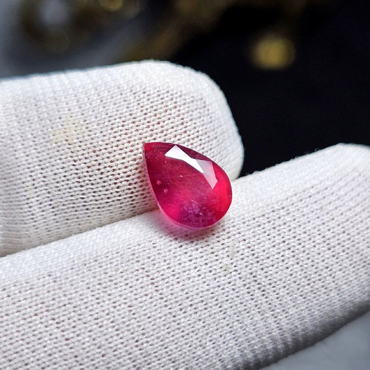 سنگ یاقوت معدنی آفریقایی