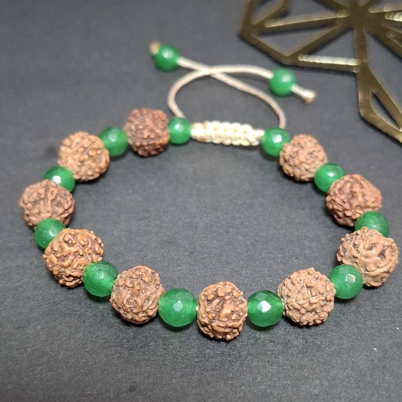 دستبند با مهره های رودراکشا