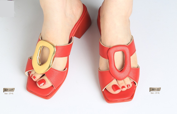 صندل رو فرشی مجلسی _ تابستانی زنانه کد 601-22T پاشنه حدود 5cm (یراق طلایی)