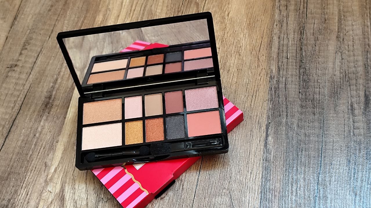 پالت آرایشی صورت و چشم A Little Something - Mini Face Palette: